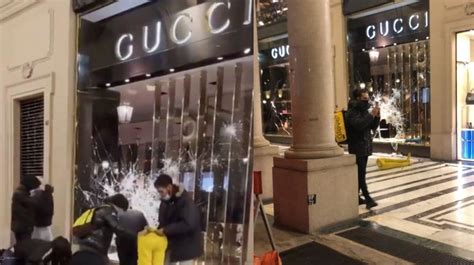 torino manifestazione gucci